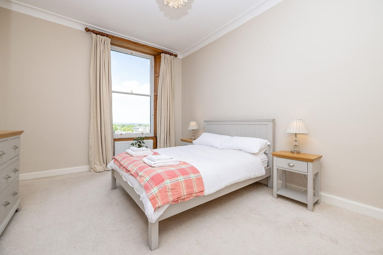 2 bed apartment at central Edinburgh