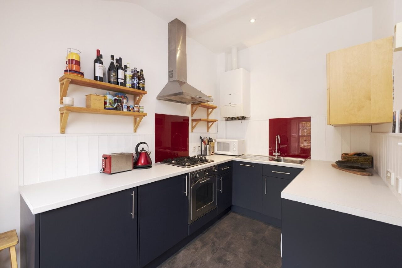 Edinburgh Airbnb - Well-equipped kitchen