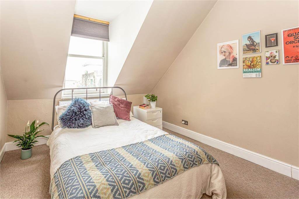 Edinburgh festival apartment - bedroom