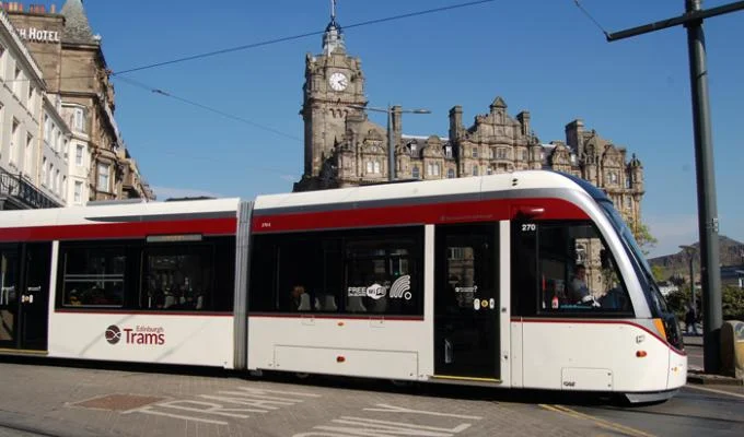 travel edinburgh airport to city centre