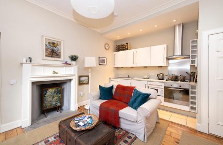 Edinburgh Holiday Lets and Airbnb Holiday apartments in Edinburgh City Centre